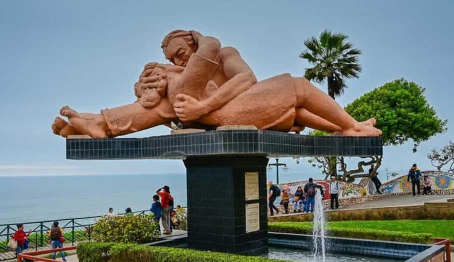 City Tour Colonial and Modern Lima for 5 Hours - Huaca Pucllana: the brick-built pyramid that changes how you see Lima