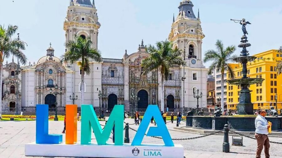 City Tour Colonial and Modern Lima for 5 Hours - San Francisco Basilica and Convent: religious art plus the underground catacombs