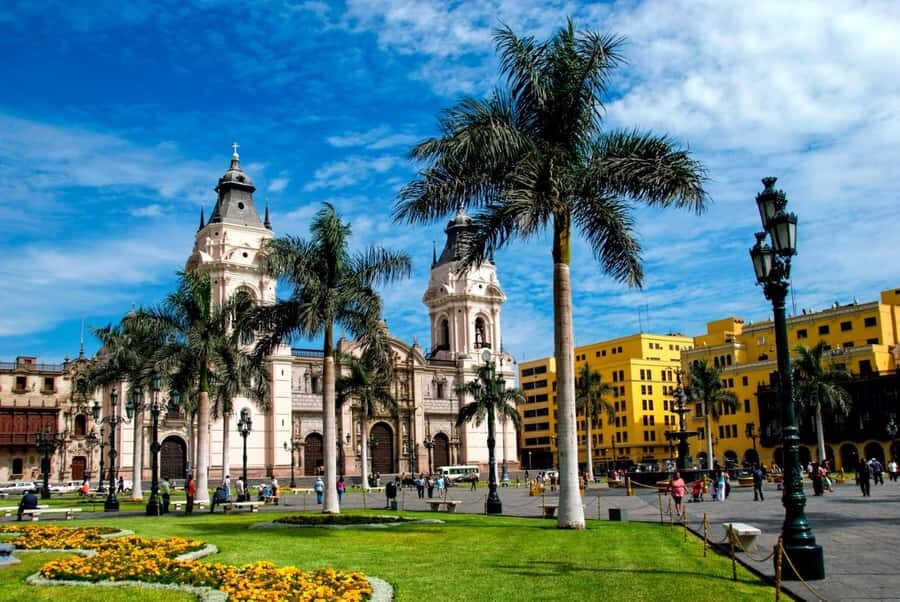 City Tour Colonial and Modern Lima for 5 Hours - Starting with Parque del Amor and coastal city views