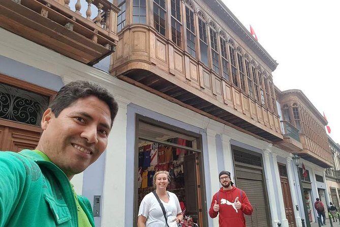 Walking Tour in the Historical Centre and China Town - Plaza de Armas: Lima’s power center and easiest “first impressions”